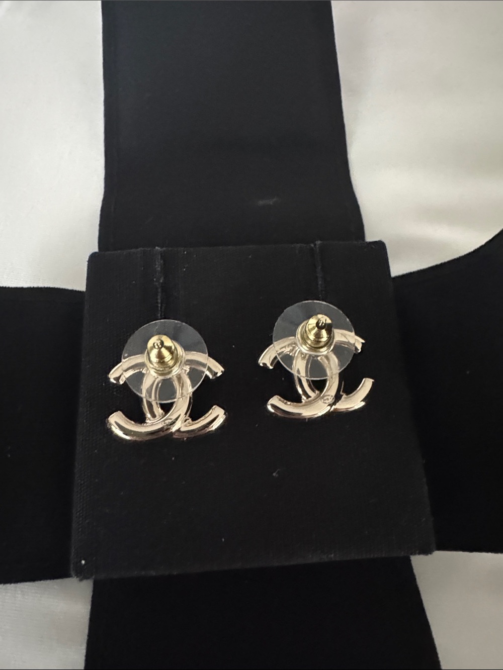 CHANEL CC Logo Stud Earrings - Picture 3 of 6